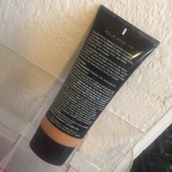 DERMABLEND Leg and Body Makeup- Medium Bronze - Picture 2 of 4